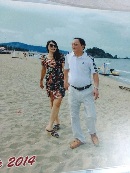 Nữ diễn viên hồi sinh sau 47 cuộc phẫu thuật tái tạo khuôn mặt bị chồng hủy hoại